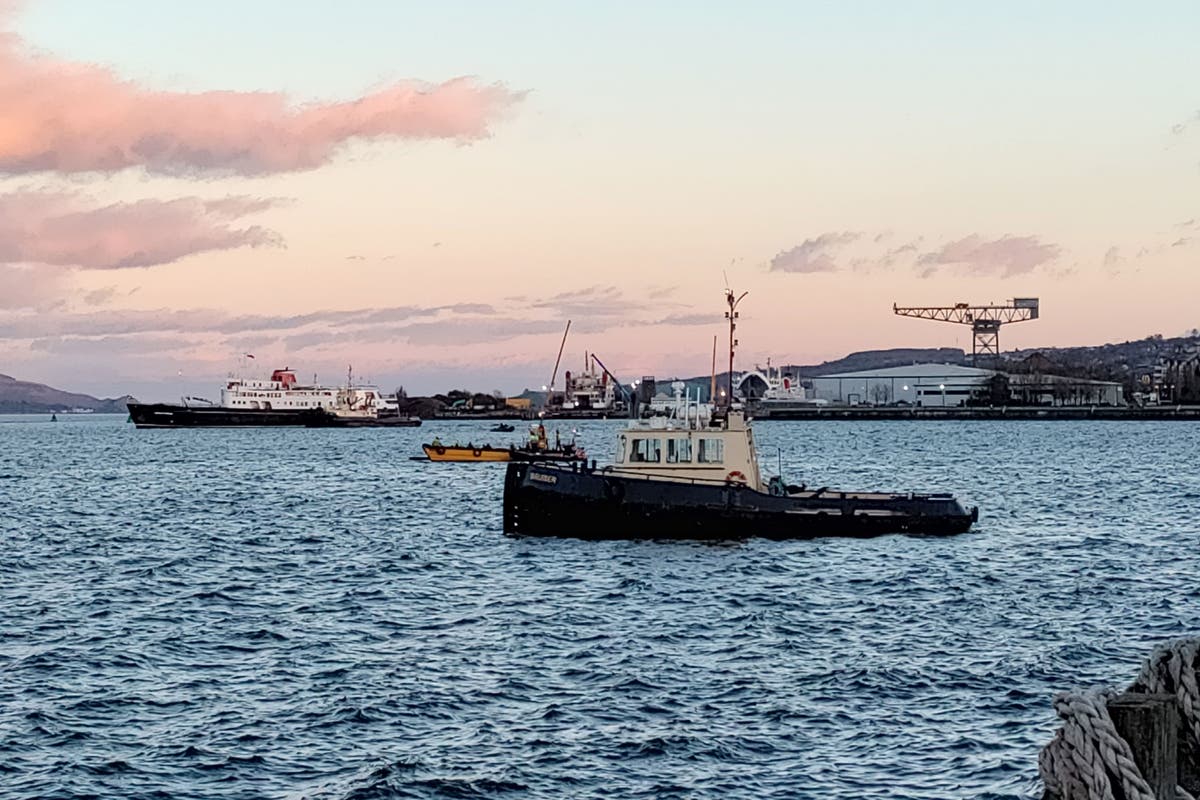 Rescue operation to resume after tugboat sinks near Greenock Rescue operation to resume after tugboat sinks near Greenock