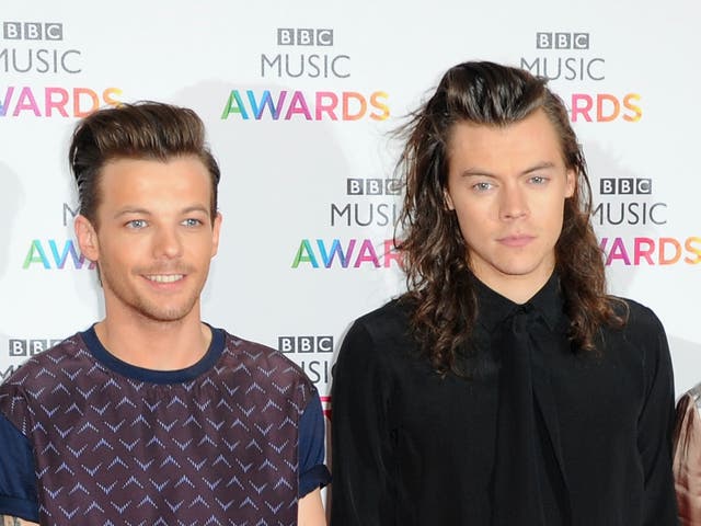 <p>Louis Tomlinson (left) and Harry Styles of One Direction in 2015</p>