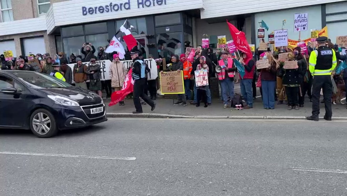 Anti-fascist demonstrators barricade Newquay asylum-seeker hotel as far-right threaten protest