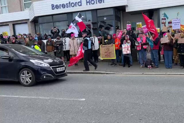 <p>Anti-fascist protesters barricade Newquay asylum-seeker hotel</p>