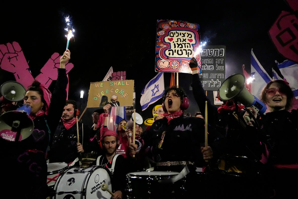 Tartışmalı revizyonlar ilerledikçe İsrail'de kitlesel protestolar