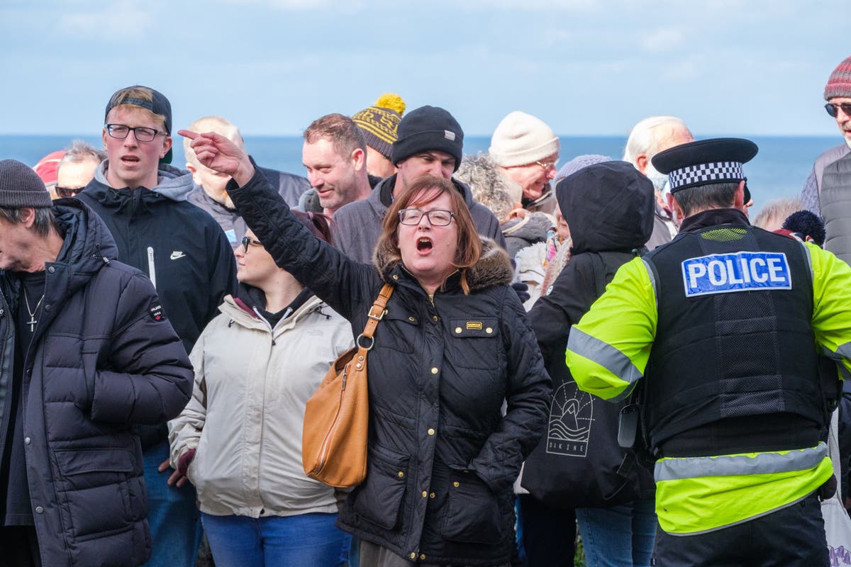 Hundreds attend asylum seeker hotel protest and counter demonstation