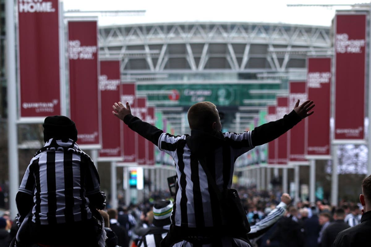 Manchester United vs Newcastle LIVE: Carabao Cup final team news, build-up and latest from Wembley