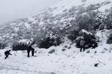 Heavy snow hits Los Angeles