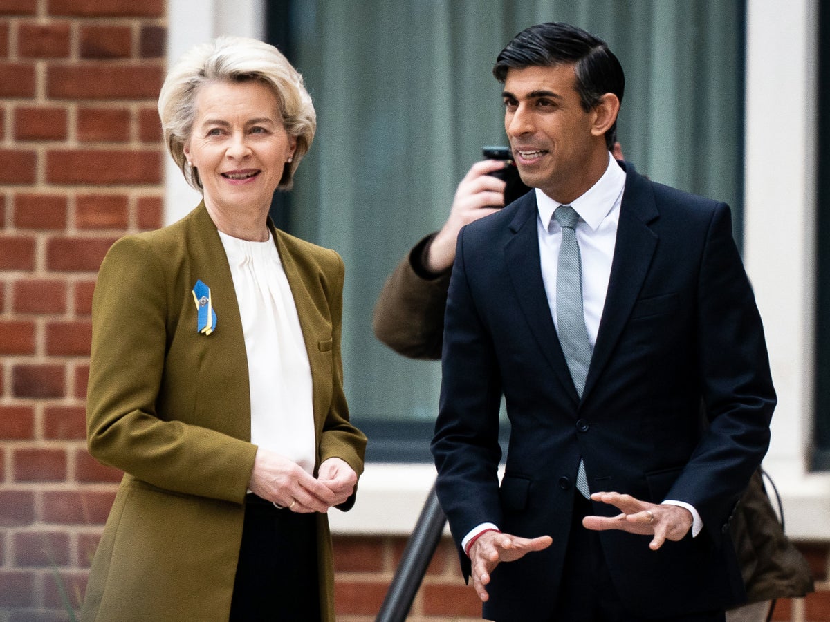 Brexit news – live: Deal reached as von der Leyen hails 'new chapter' with 'friend and partner' in UK