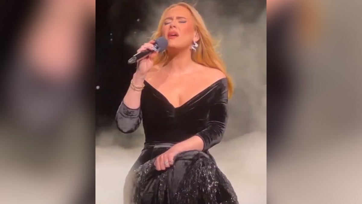 Adele shows massive diamond ring at Las Vegas show amid wedding rumours