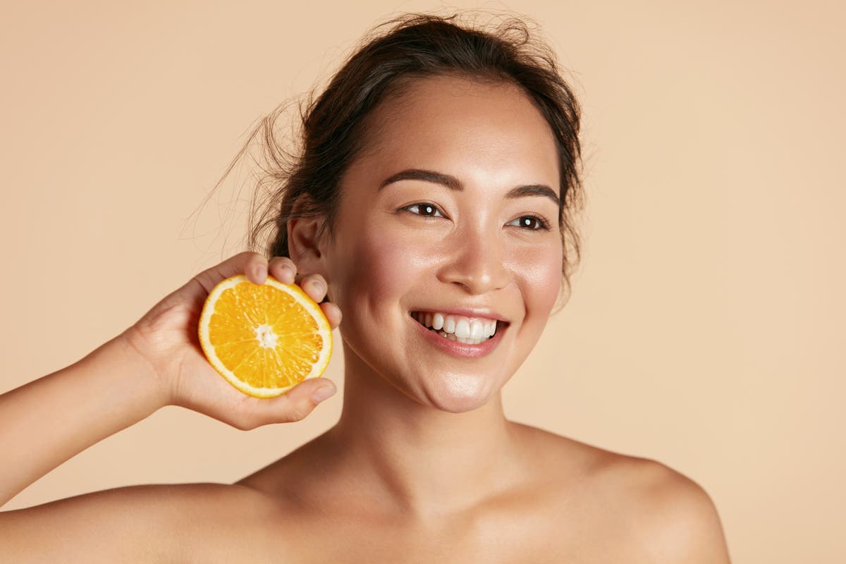 Skin vitamin c. Лицо девочки. Витамины для кожи лица. Дефицит витамина красивая фотография. Витамины для женщин.