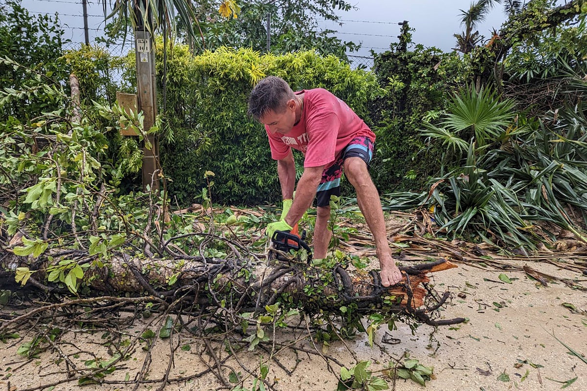 Cyclone lashes Pacific’s Vanuatu as residents hunker down