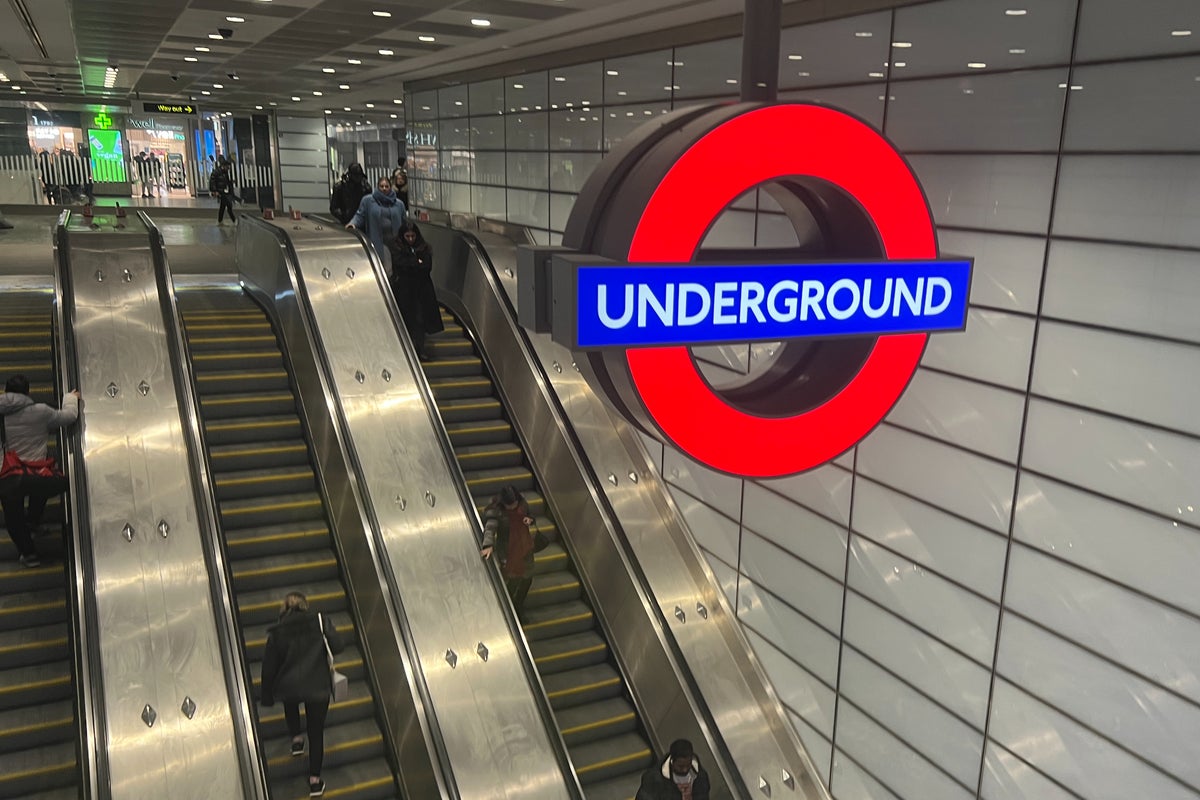 Several London Underground lines suspended after power cut