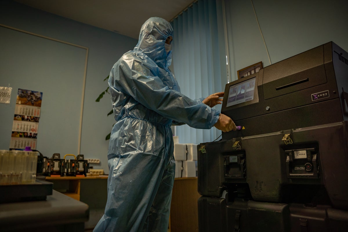 How Ukraine is pioneering war-time science with mobile DNA laboratories