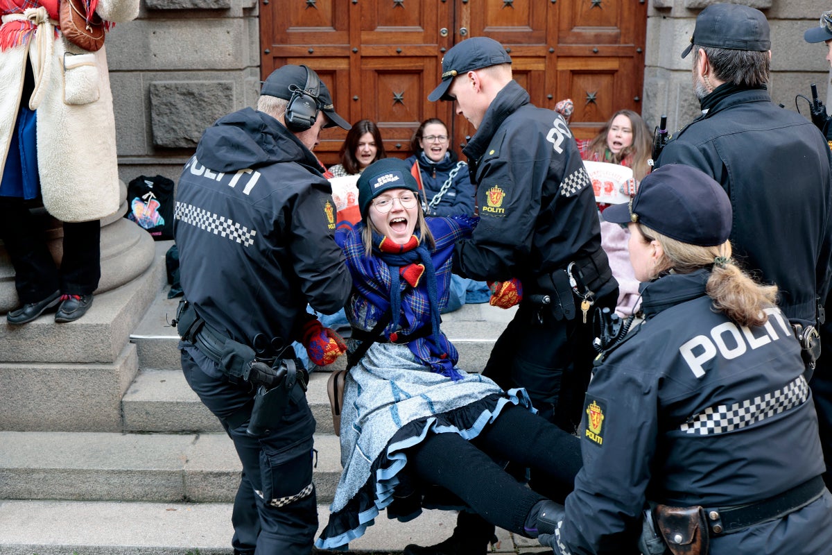 Protesters for Sami rights removed by police in Norway