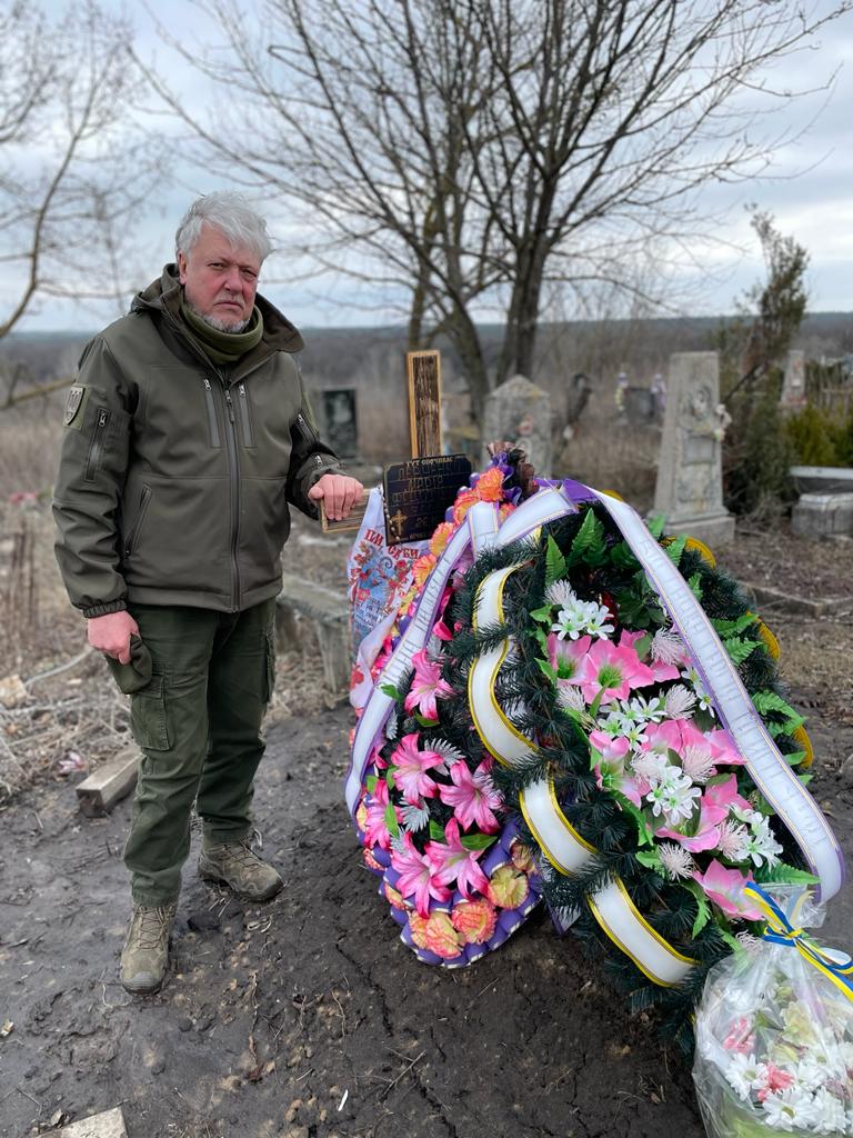 Maj Osadchy at his mother’s grave