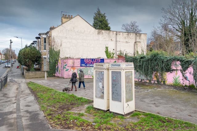 A pair of cream-coloured K8 phone kiosks on Princes Avenue/Park Gove in Hull have been listed (Alun Bull/Historic England/PA)