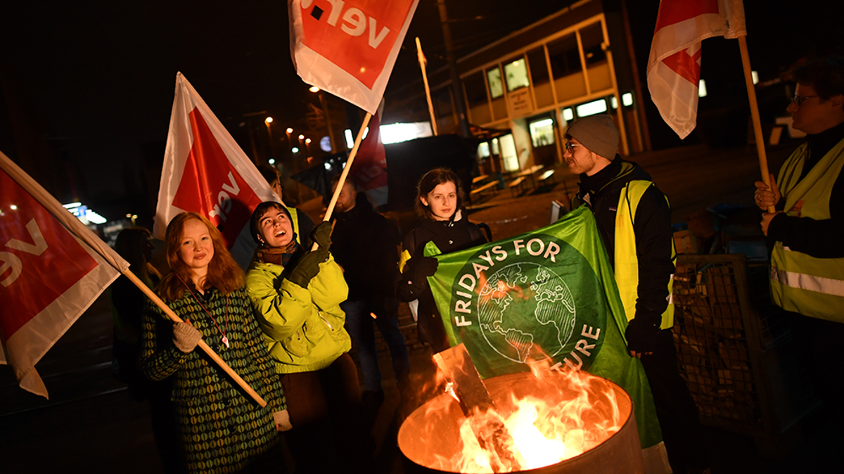 Canlı izle: Protestocular Almanya'da Gelecek için Cuma günleri iklim değişikliği grevi düzenliyor