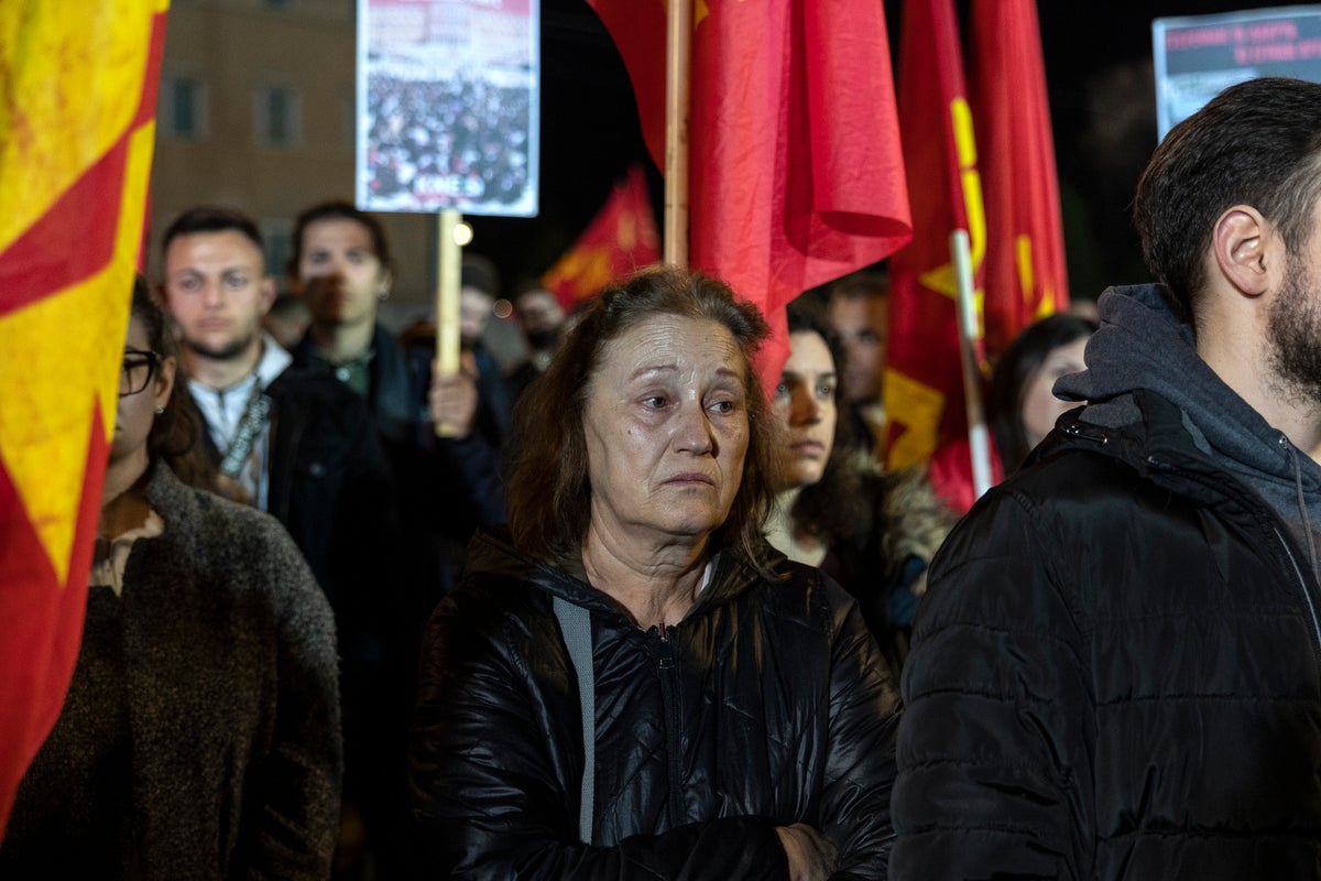 57 kişinin ölümüne neden olan ölümcül tren kazasının ardından Atina'da toplanan Yunan protestocuları canlı izleyin