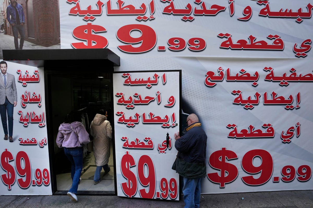 Lübnan para birimi olarak 'dolarizasyonu' benimsiyor, ekonomi çöküyor