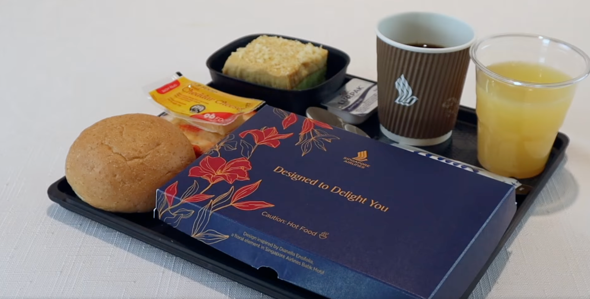 Singapore Airlines attacked for introducing ‘unacceptable’ paper plates on flights