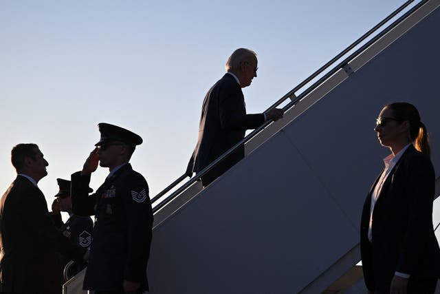 <p>US President Joe Biden (C) boards Air Force One before departing Maxwell Air Force Base in Montgomery, Alabama on March 5, 2023</p>