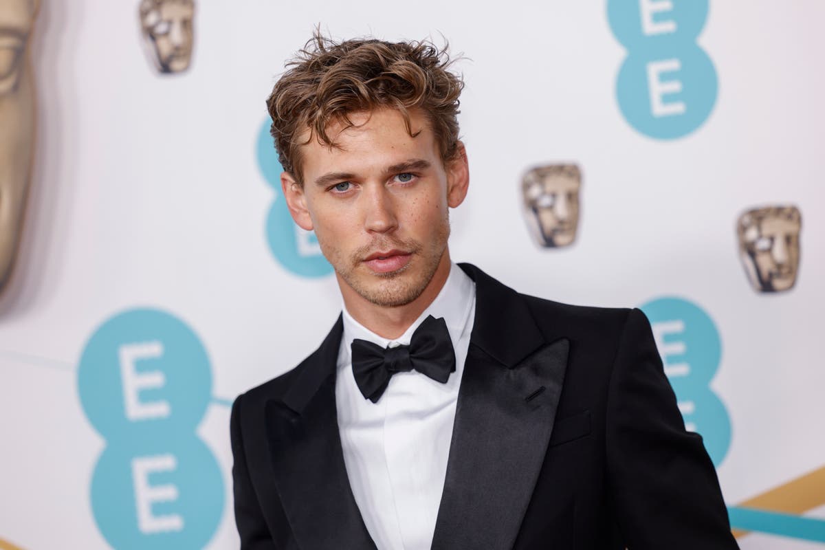 Austin Butler says he needed dialect coach to help him shake Elvis voice