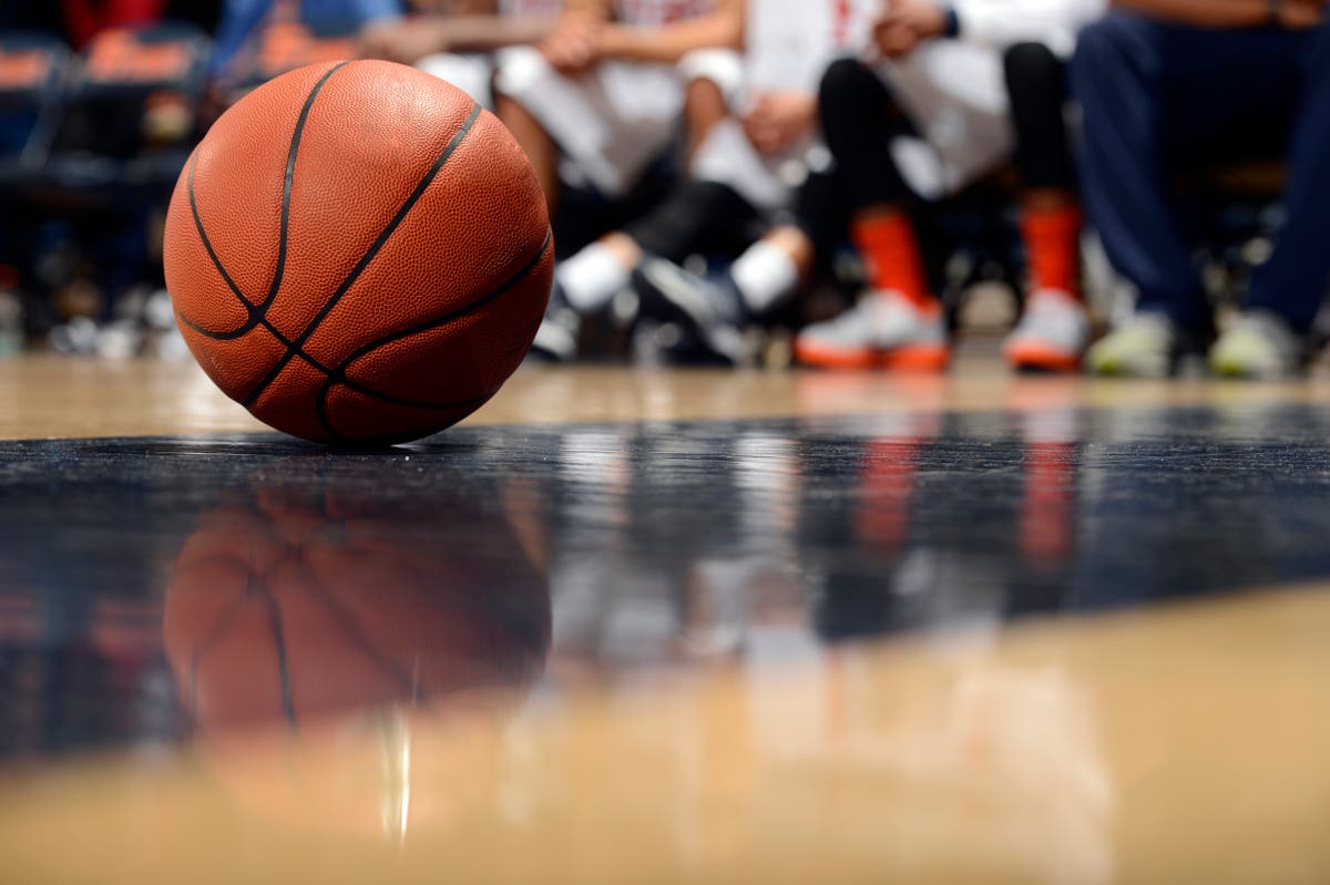 Basketball. Баскетбол. Профессиональный баскетбол. Баскетбол картинки. Баскетбольный мяч в зале.