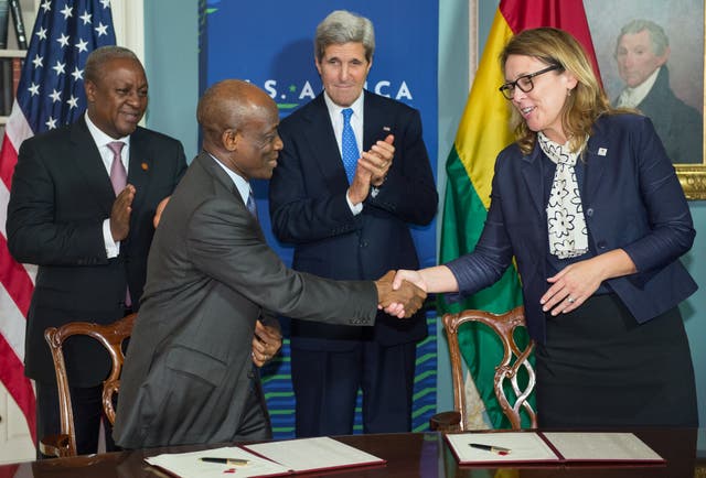 <p>Ghana President John Dramani Mahama(Rear L),  and US Secretary of State John Kerry(Rear R) applaud as Ghana Finance Minister Seth Terkper(Front L) and Dana Hyde, CEO of the Millennium Challenge Corporation (MCC), shake hands after signing the Ghana Compact during ceremonies at the State Department  August 6, 2014 in Washington, DC</p>