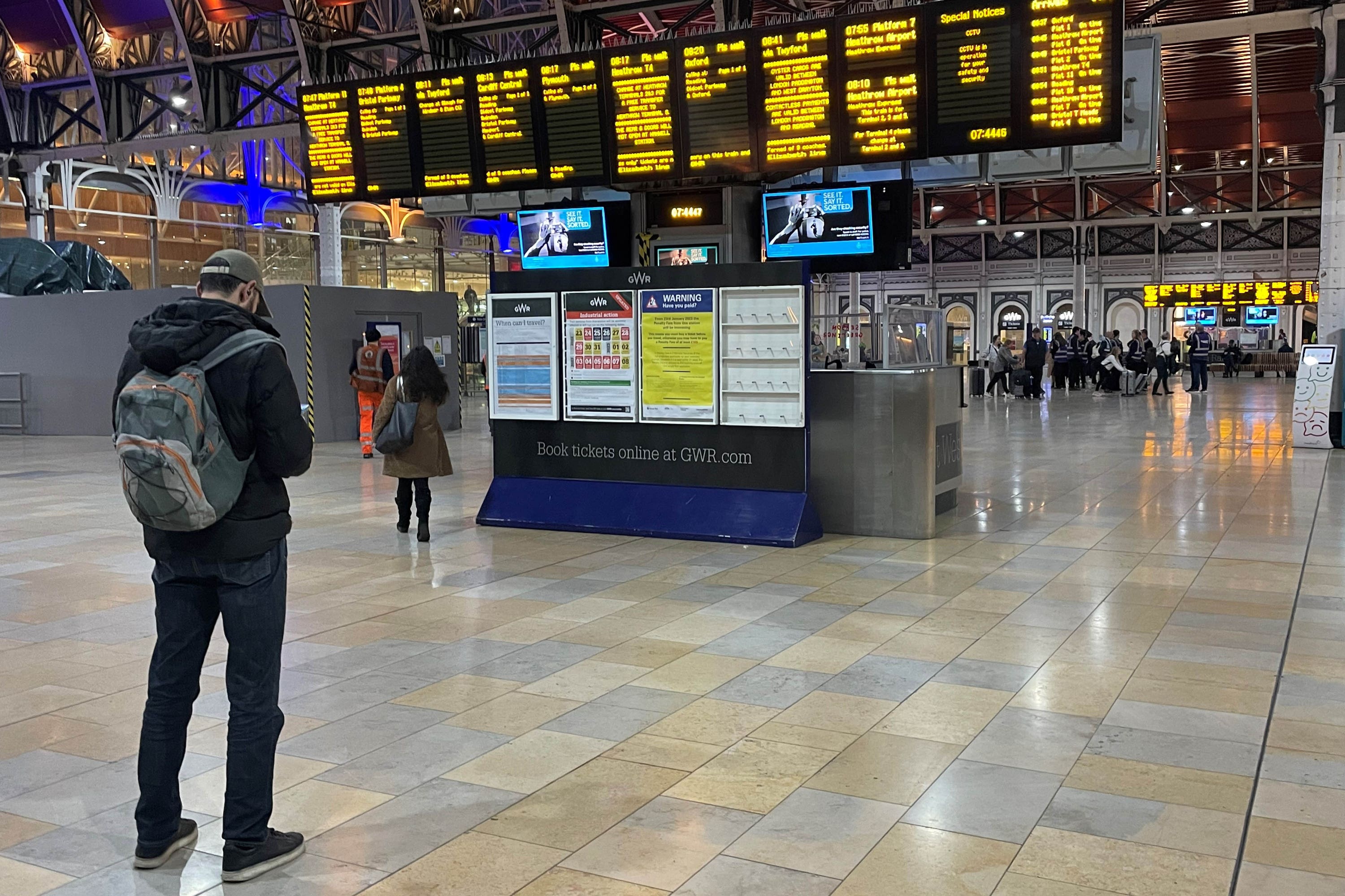 The scene at London Paddington station during a rail strike (Jonathan Brady/PA)