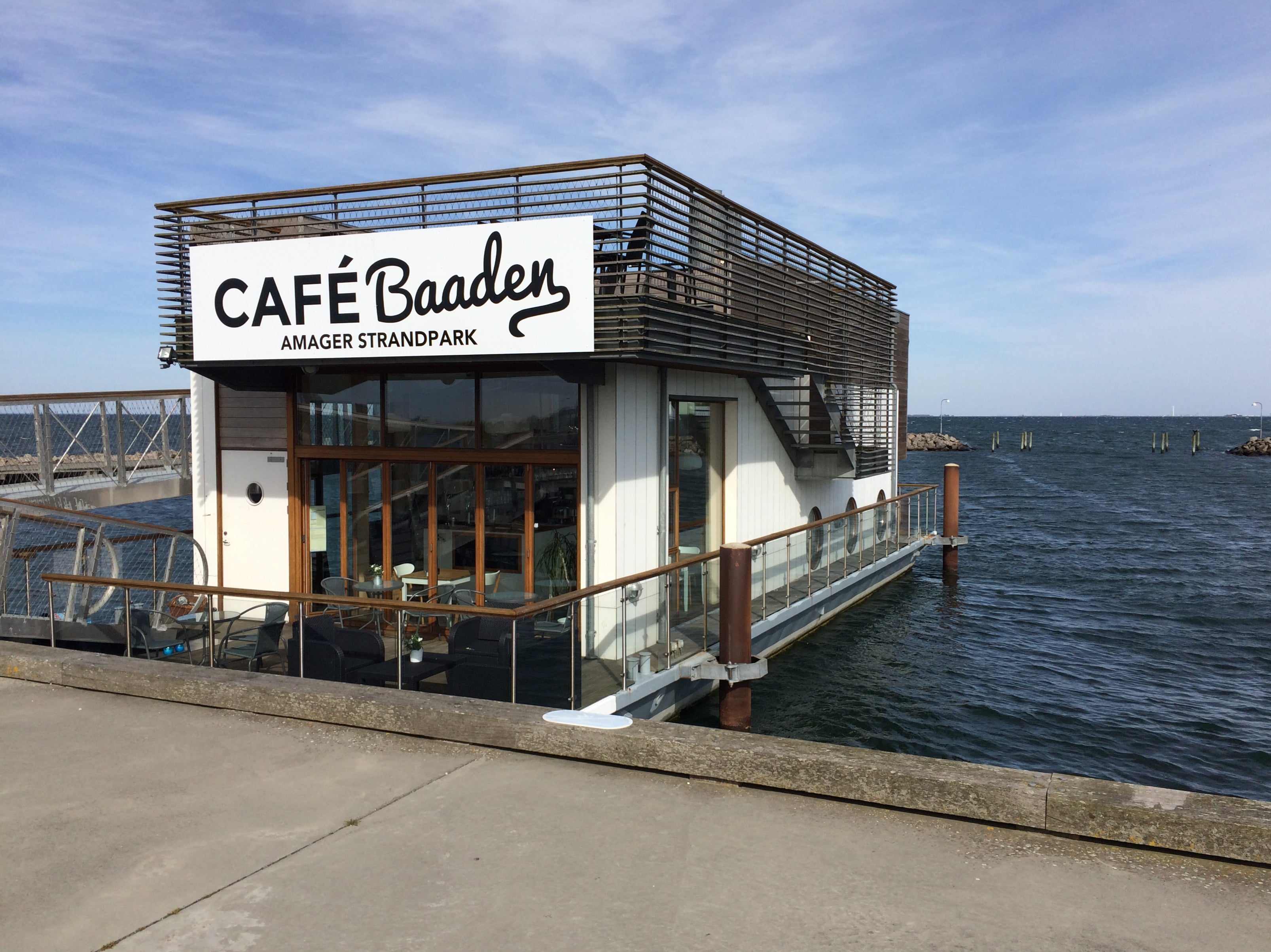 Floating eatery Cafe Baaden