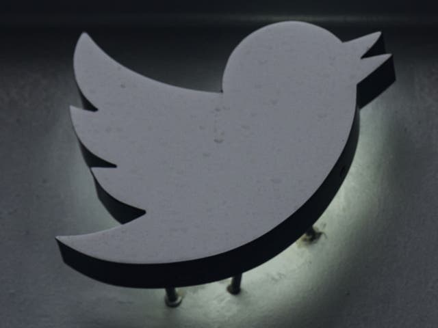 El logotipo de Twitter en sus oficinas de la ciudad de Nueva York el 12 de enero de 2023