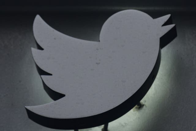 El logotipo de Twitter en sus oficinas de la ciudad de Nueva York el 12 de enero de 2023