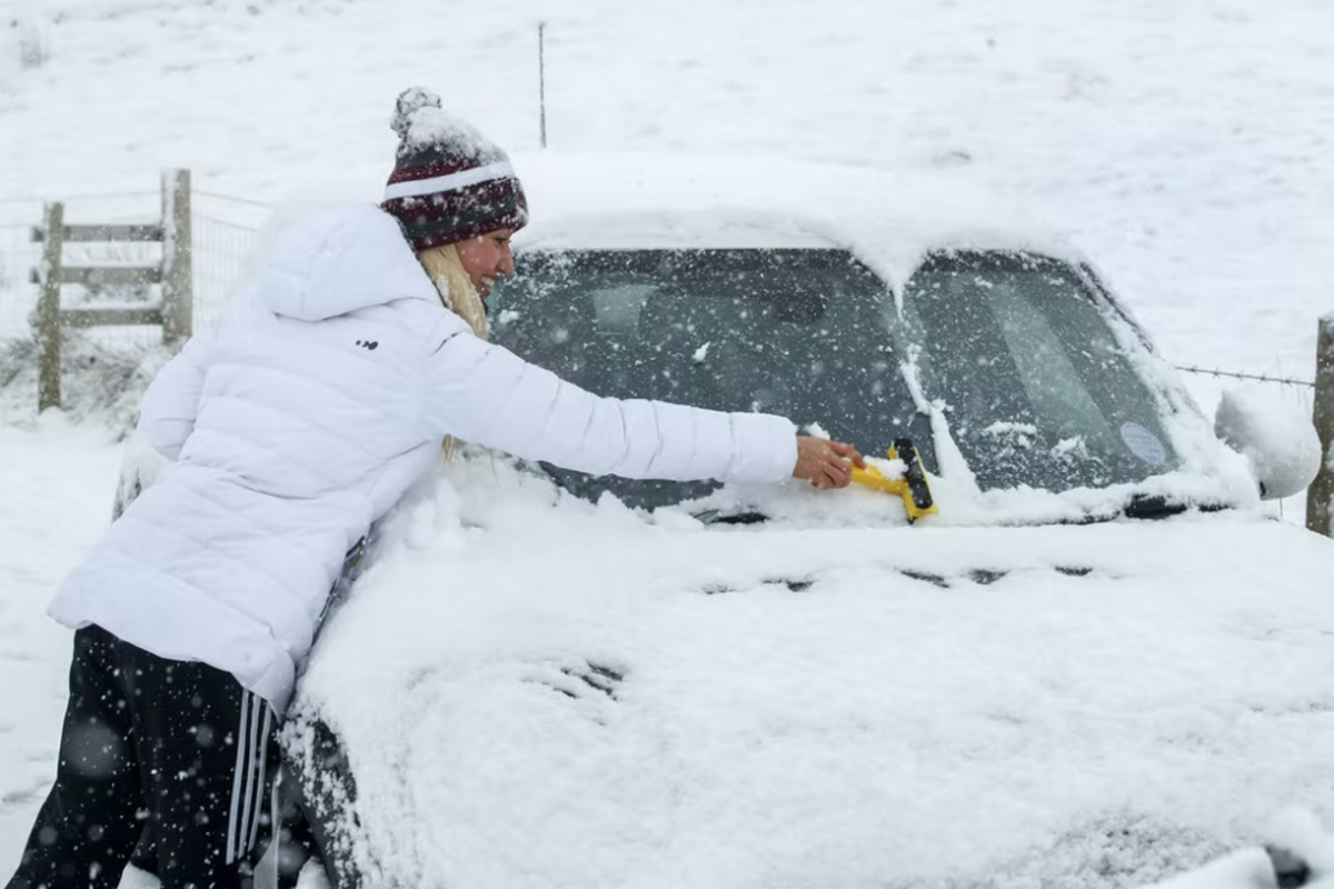 UK weather: Heavy snow and blizzard to hit Britain as Arctic blast hits ...