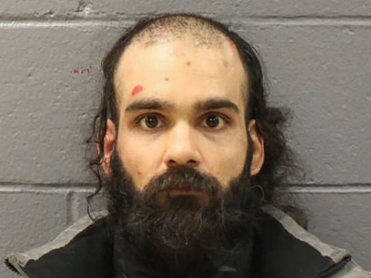 Man allegedly attacks jail guards after arrest for trying to stab flight attendant with broken spoon Man allegedly attacks jail guards after arrest for trying to stab flight attendant with broken spoon