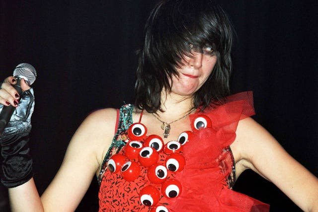 <p>Yeah Yeah Yeahs in concert at the Metro, Chicago o 23 November 2003</p>