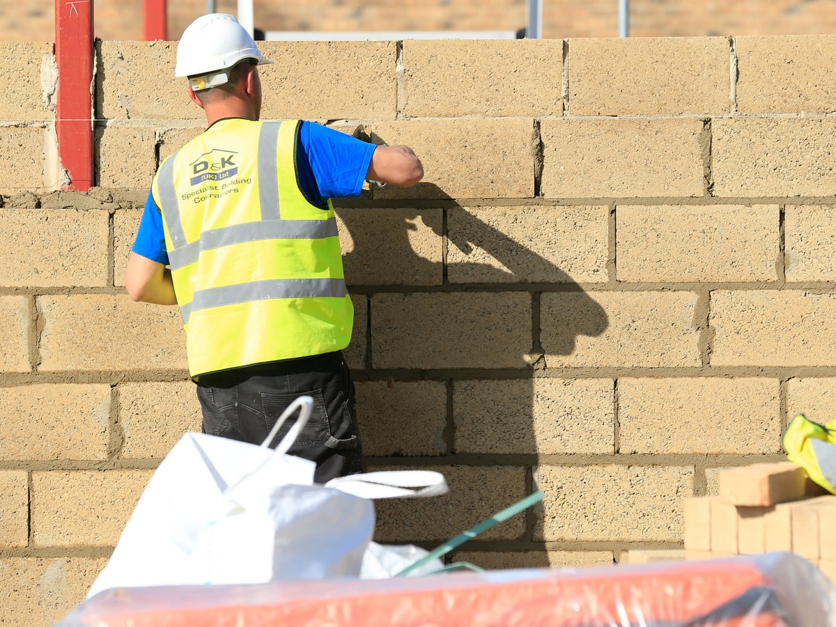 Brexit U-turn: Builders to get special immigration status to tackle construction industry crisis
