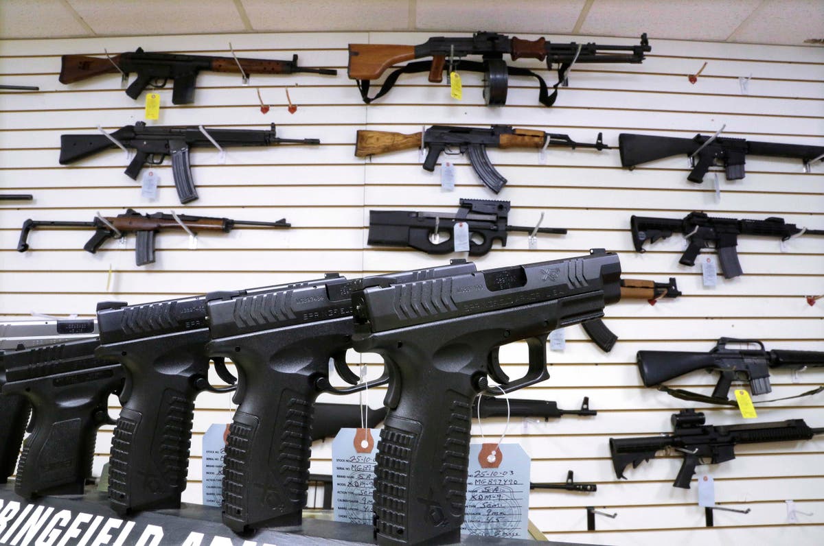 Visa pauses decision to track purchases at gun shops Visa pauses decision to track purchases at gun shops