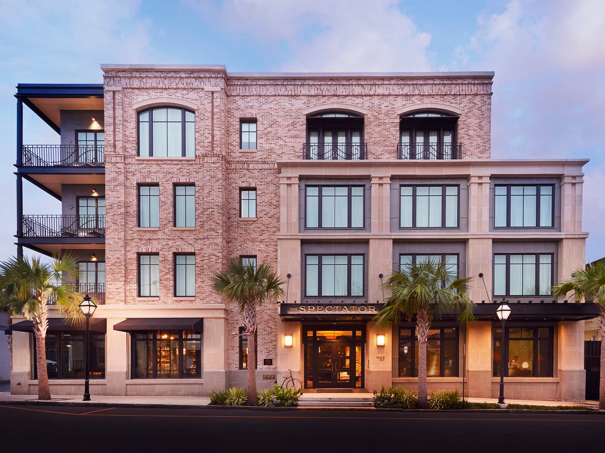 Be charmed by the best Charleston hotels for your coastal break
