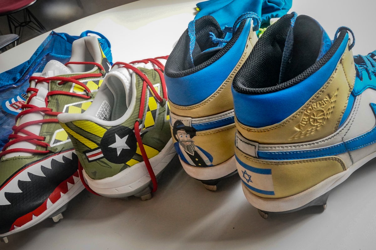 World Baseball Classic players get artsy with custom cleats