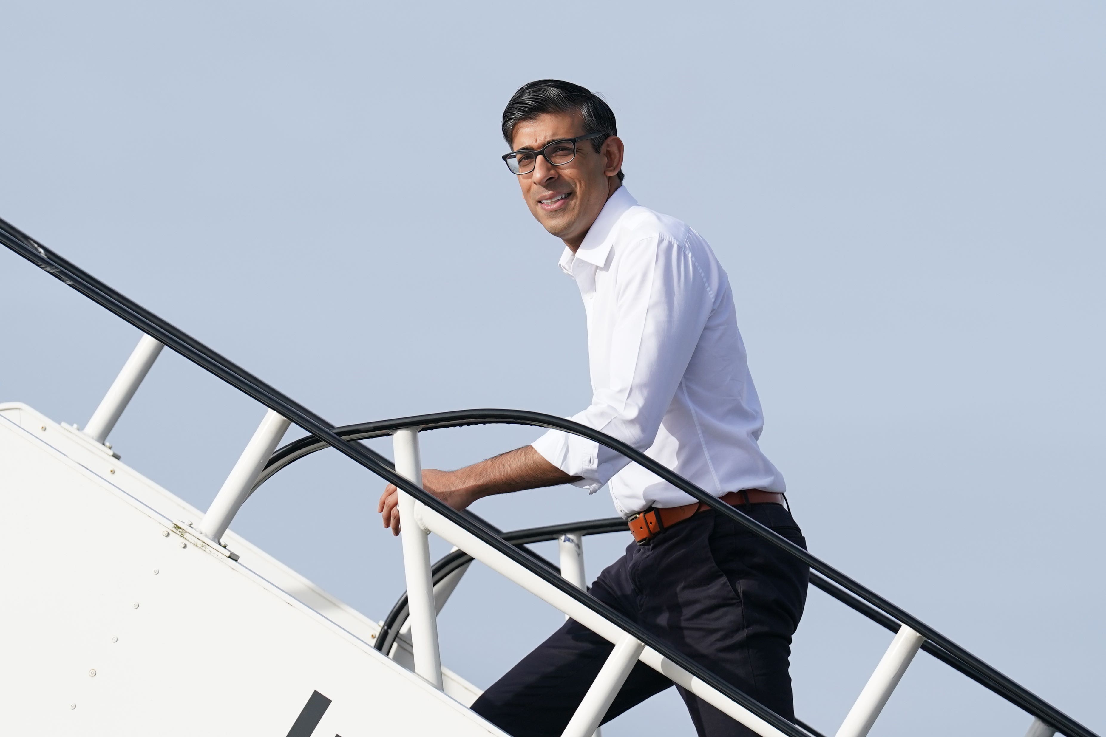 Rishi Sunak boards plane for his flight to US