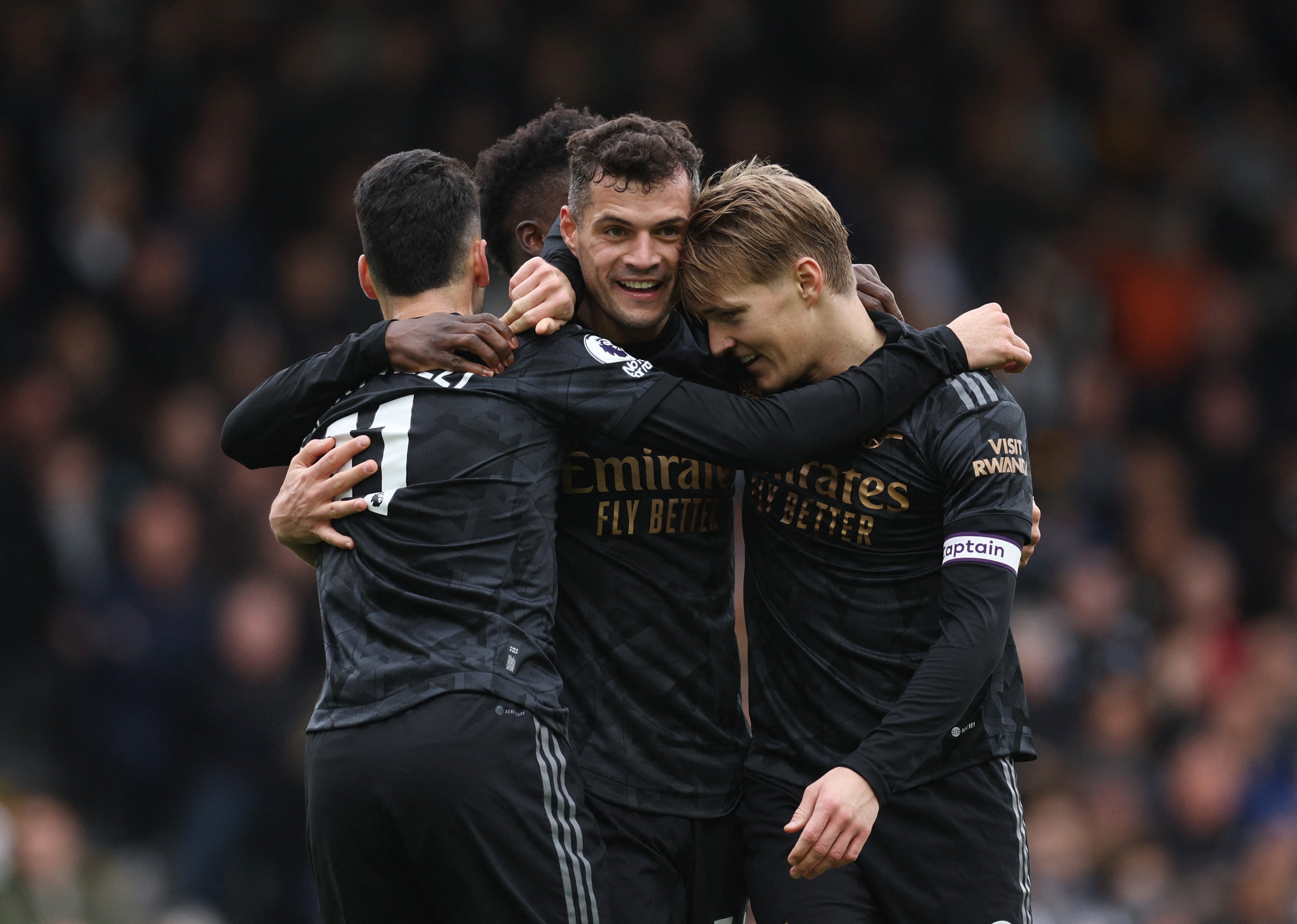 Arsenal continues perfect start with 3-0 win to top Premier League