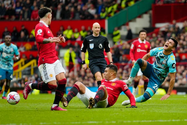 <p>Casemiro was sent off for this challenge on Carlos Alcaraz</p>