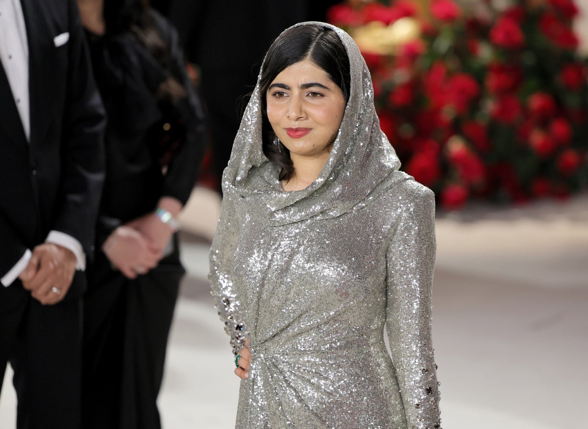 Malala wears sequinned head-scarf dress to Oscars