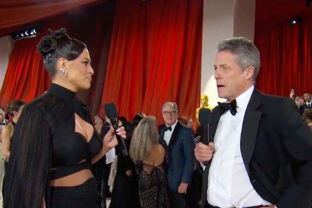 Ashley Graham no estaba preparada para su entrevista con Hugh Grant en los Oscar