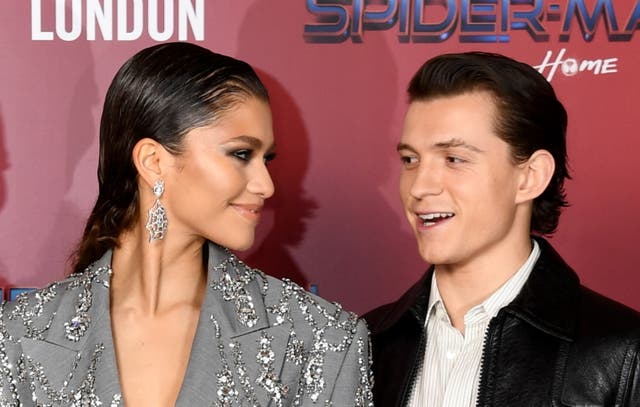 <p>Tom Holland and Zendaya play with rescue puppies together </p>