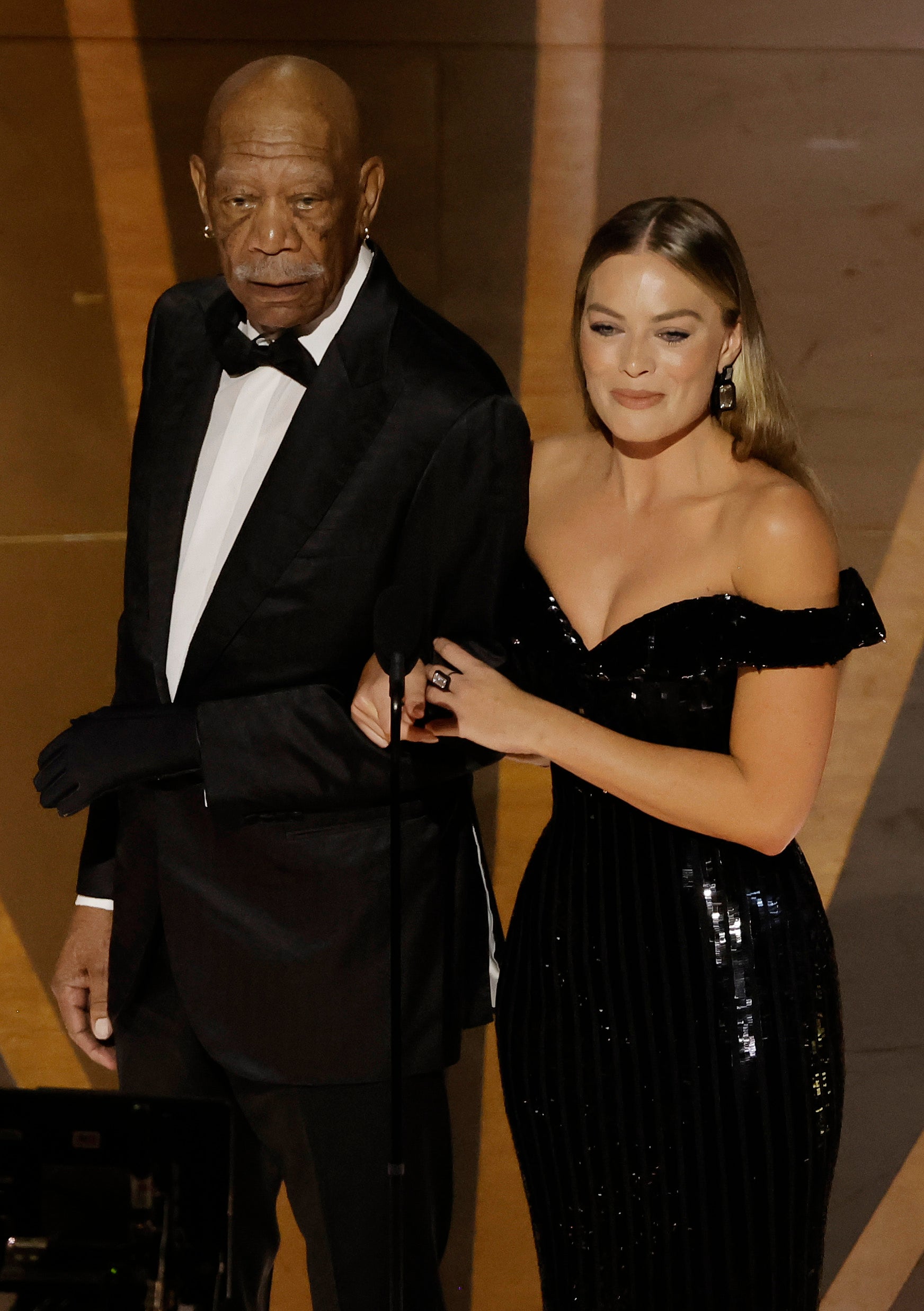 Oscars 2023 Why was Freeman wearing a single…