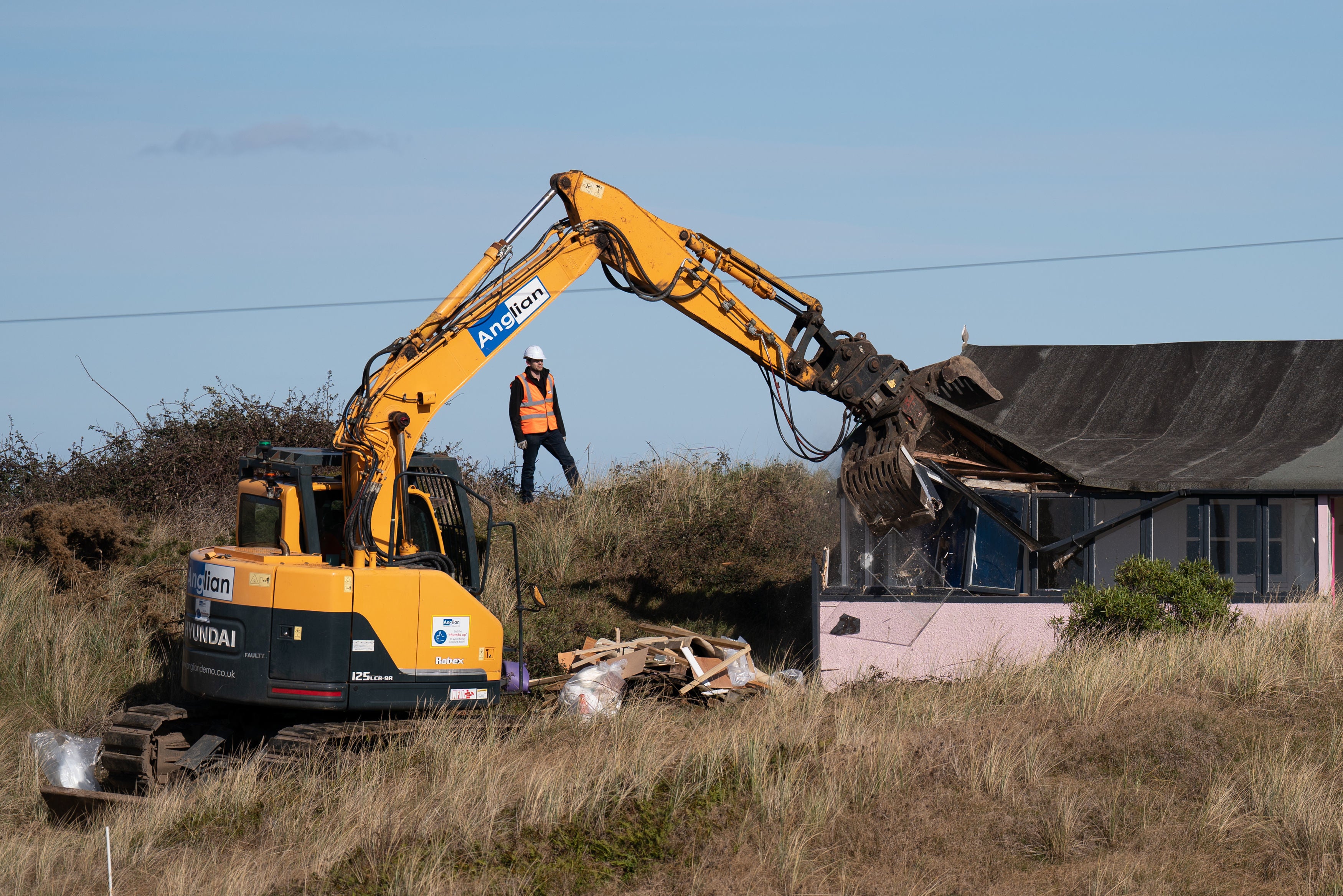 The house of local resident being demolished as it is close to the cliff edge at Hemsby