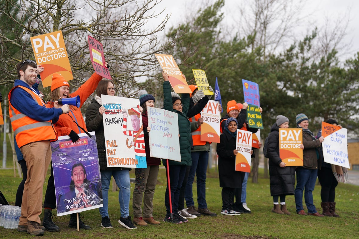 ‘We’re not worth 26% less’ – junior doctors take to picket lines | The ...
