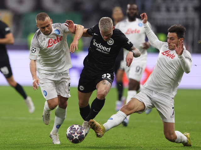 <p>Napoli and Eintracht Frankfurt jostle for a last eight place </p>