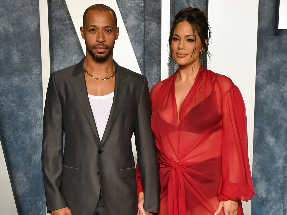 Ashley Graham&rsquo;s husband shares video of son watching her on Oscars red carpet after Hugh Grant row