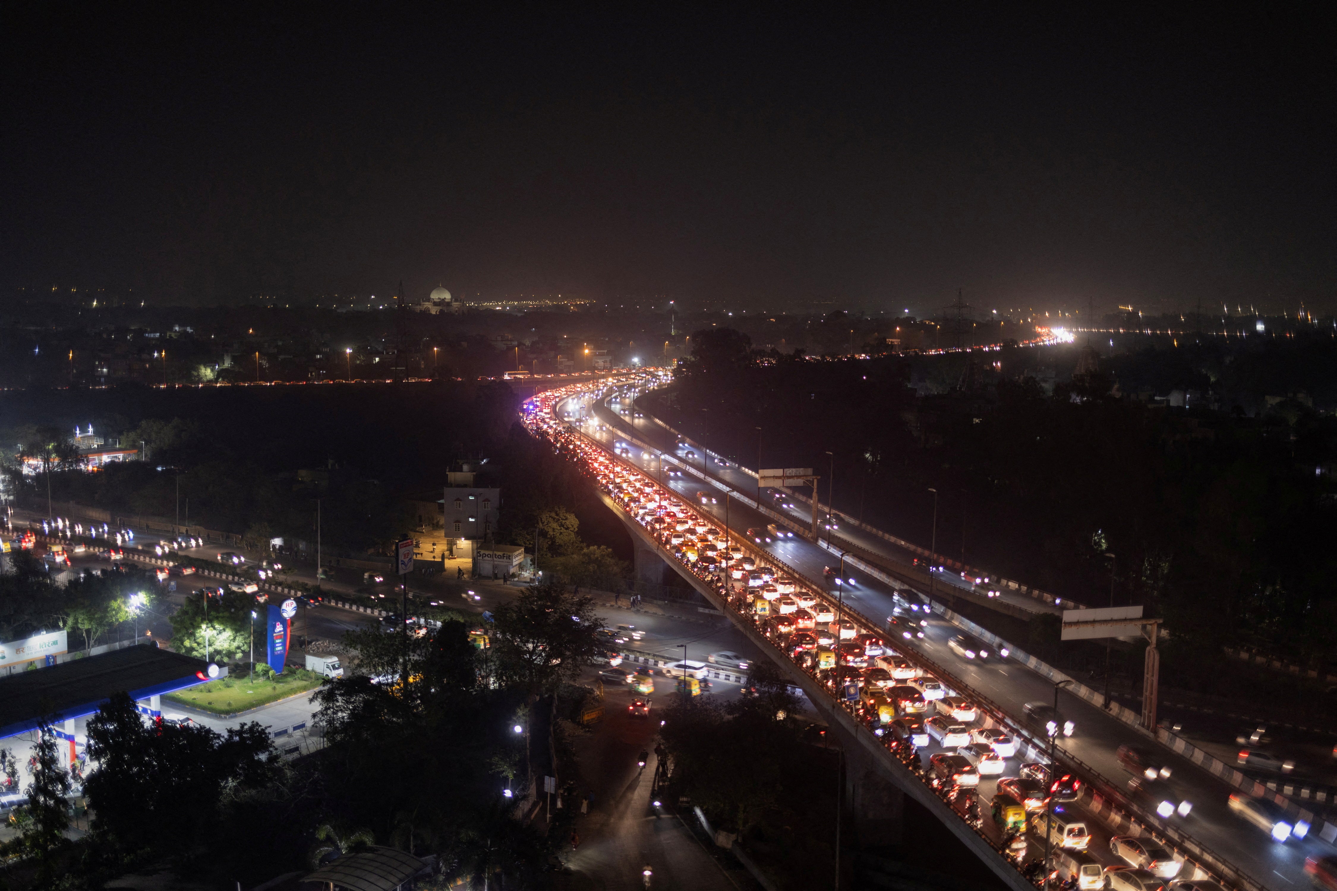 Traffic moves slowly amidst smog on a flyover in New Delhi on 29 November 2022
