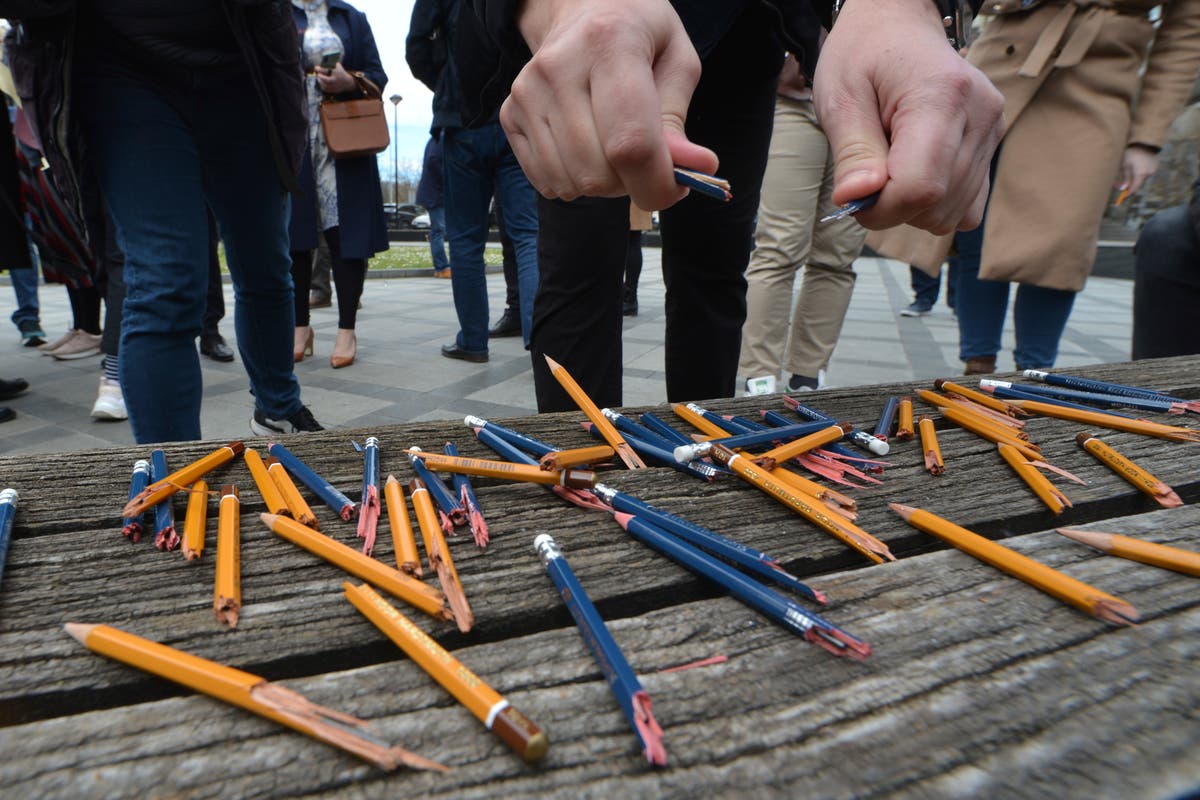 Bosnia: Protest over draft law to recriminalize defamation Bosnia: Protest over draft law to recriminalize defamation