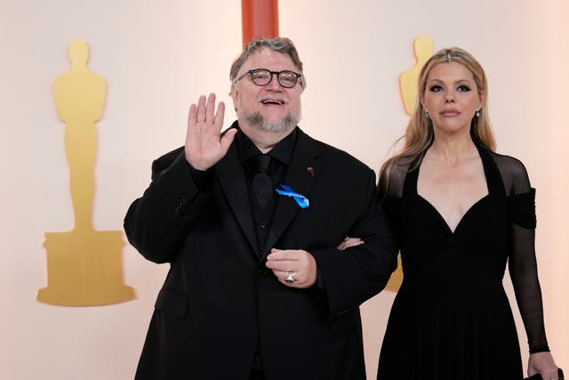 AP EXPLICA-OSCAR-LISTONES AZULES
